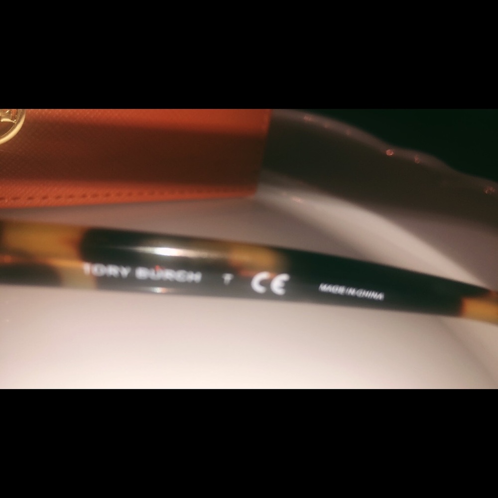 Tory Burch Green Sunglasses 🐆 - Picture 5 of 8